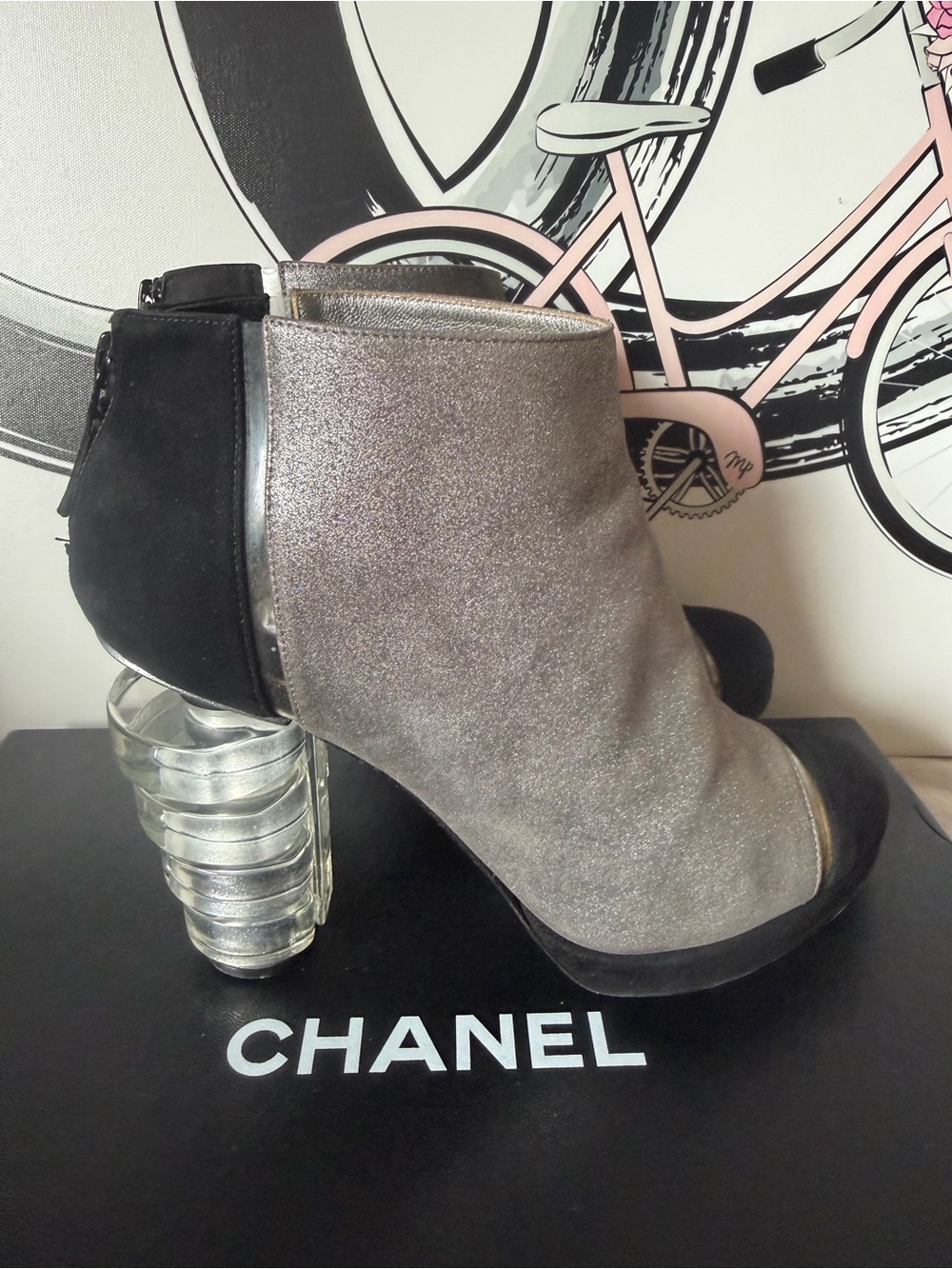 CHANEL Silver Metallic CC Logo Ankle Booties Lucite Desks Hills